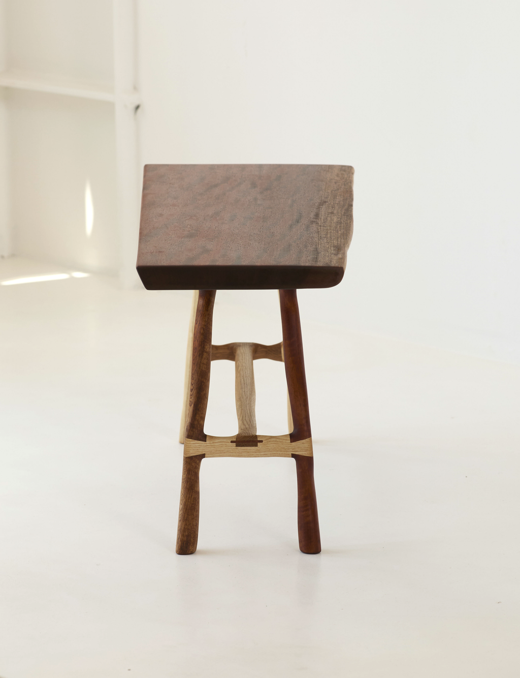 Banc artisanal style japandi/minimaliste