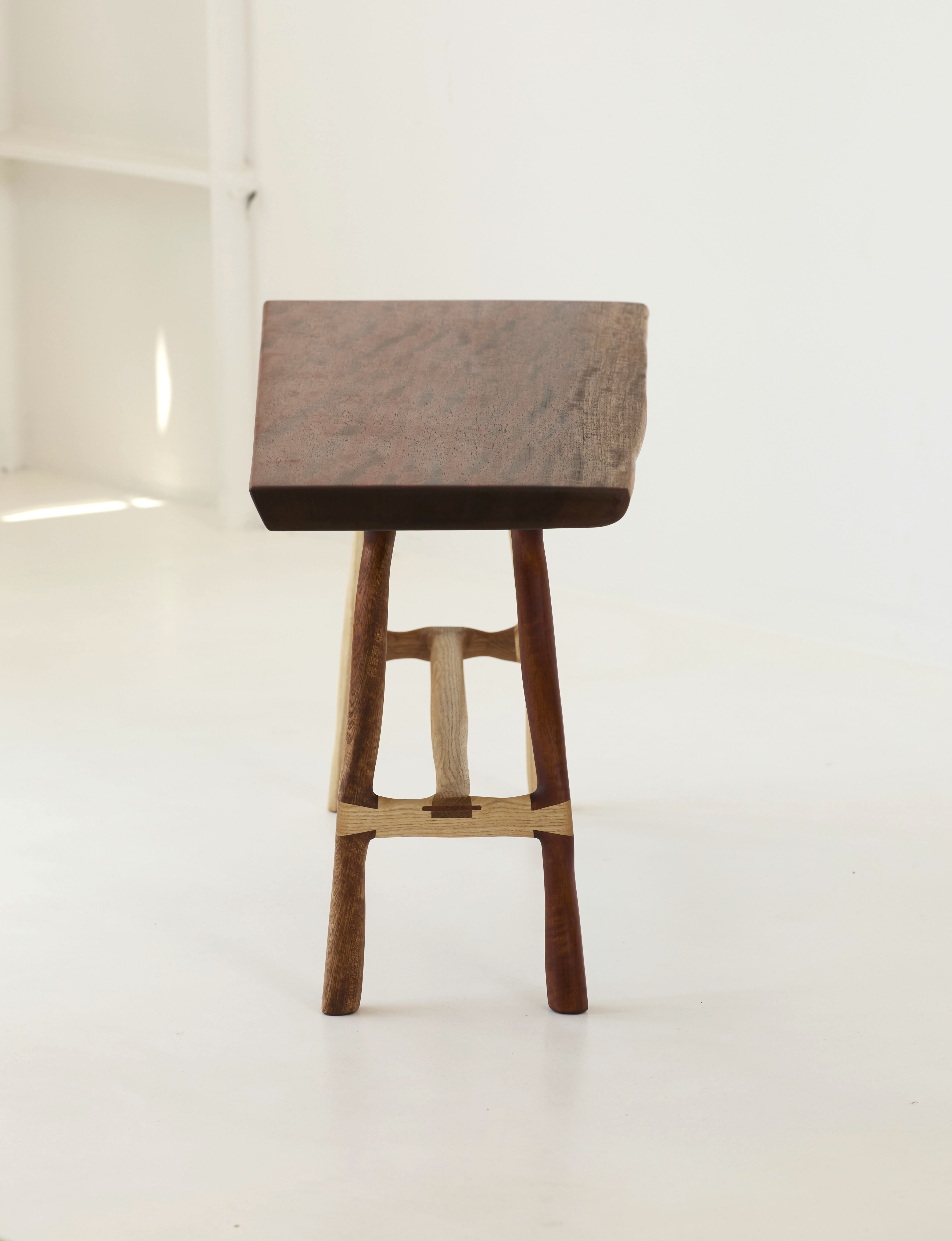 Banc artisanal style japandi/minimaliste