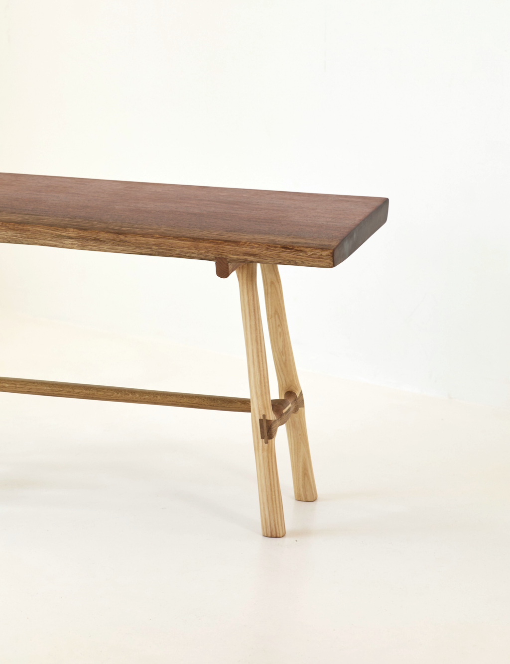 Banc artisanal style japandi/minimaliste
