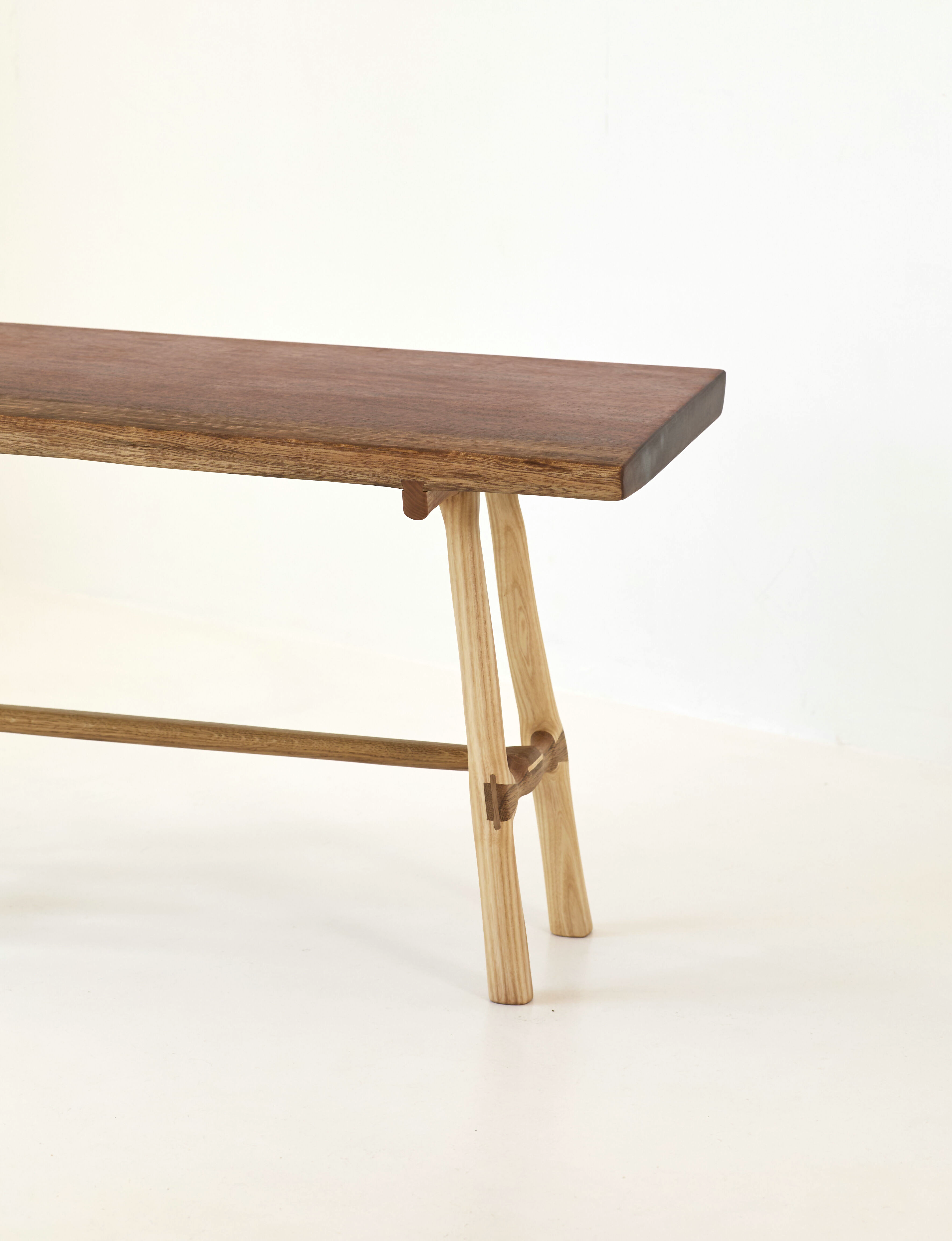 Banc artisanal style japandi/minimaliste