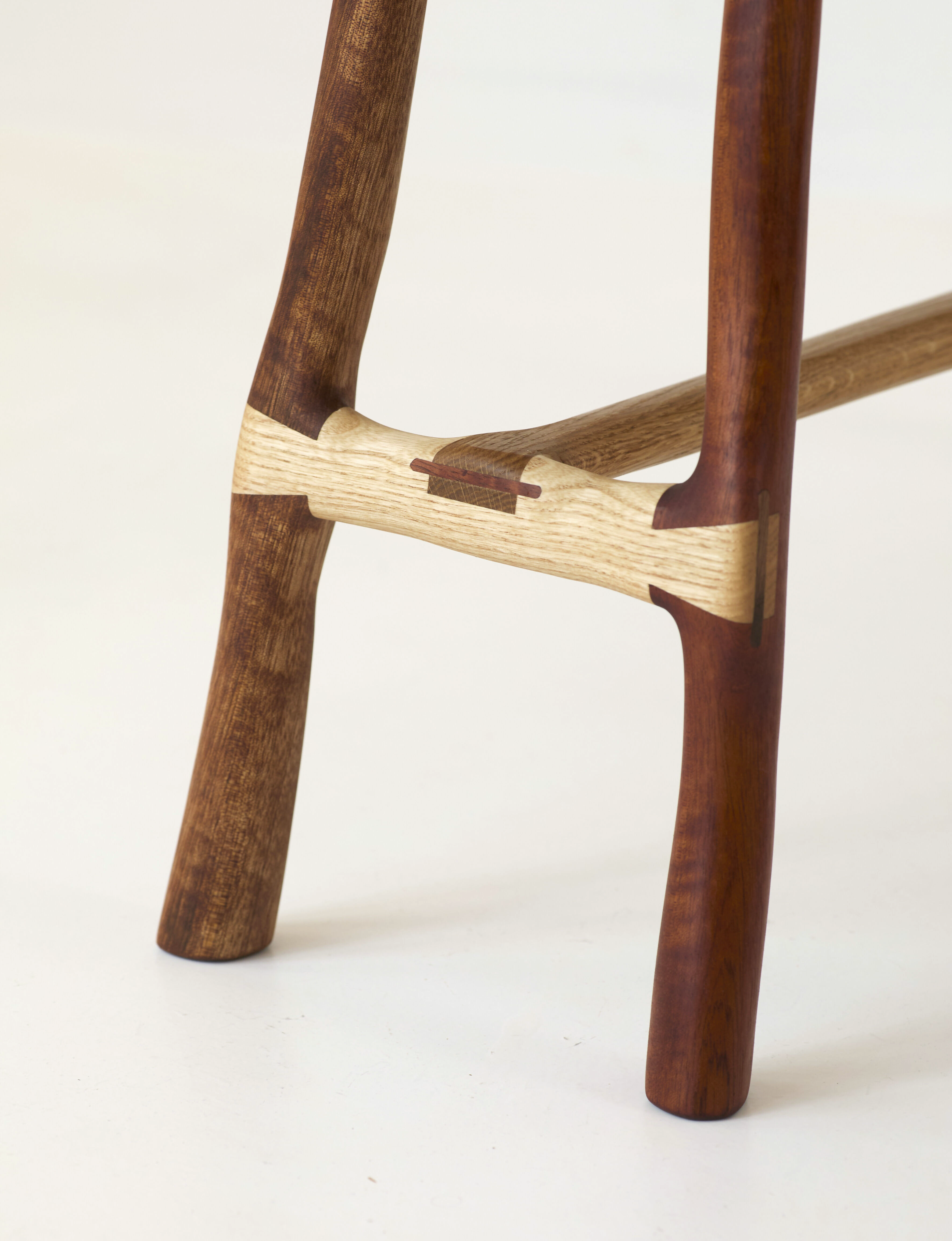 Banc artisanal style japandi/minimaliste