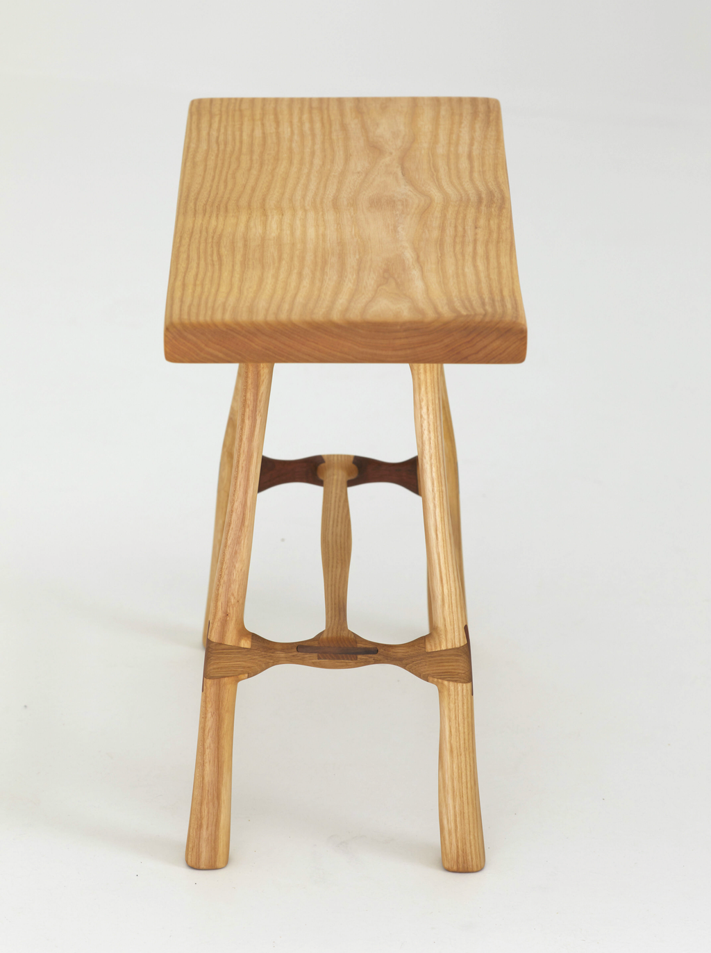 Tabouret artisanal en bois massif