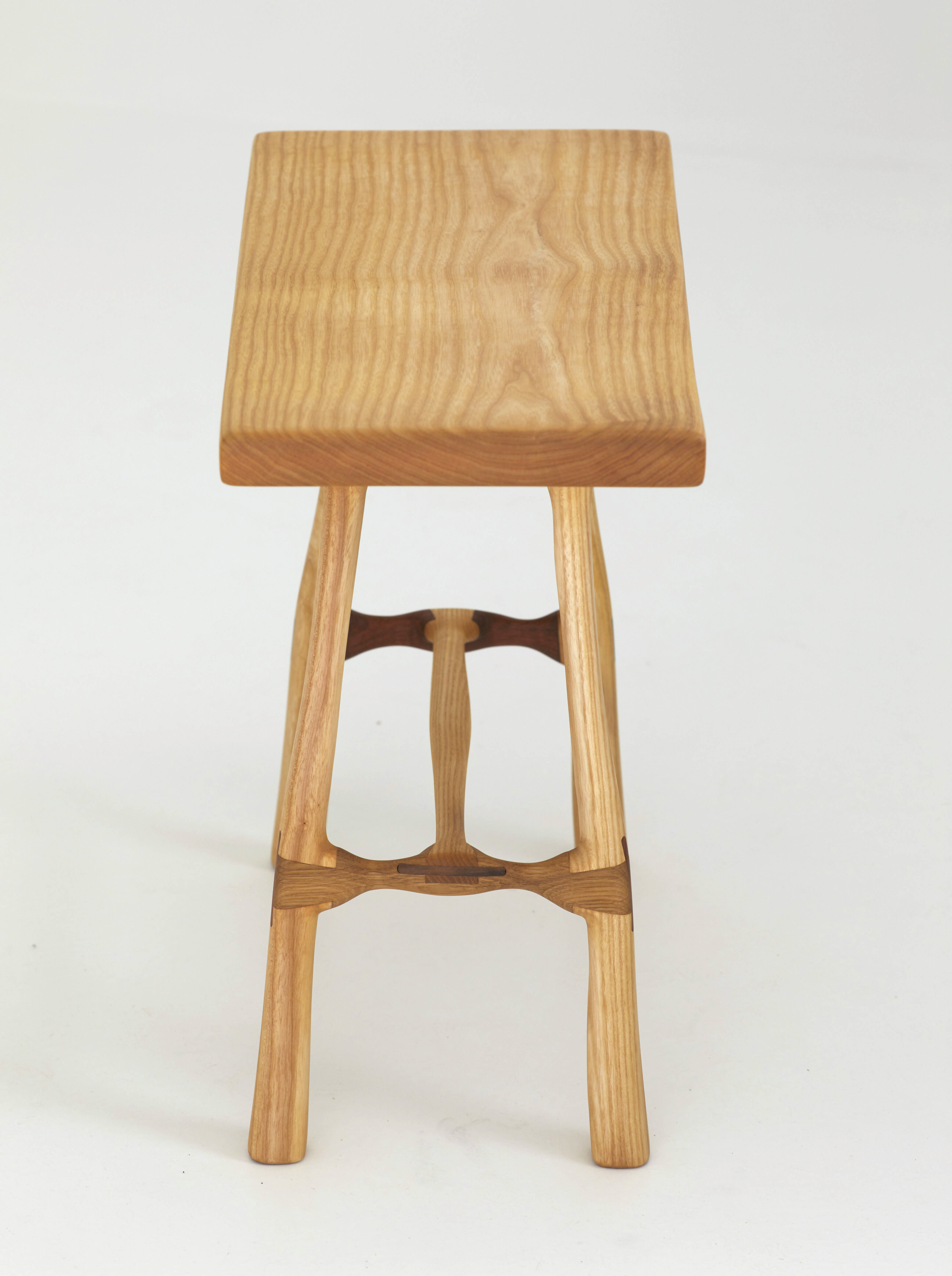Tabouret artisanal en bois massif