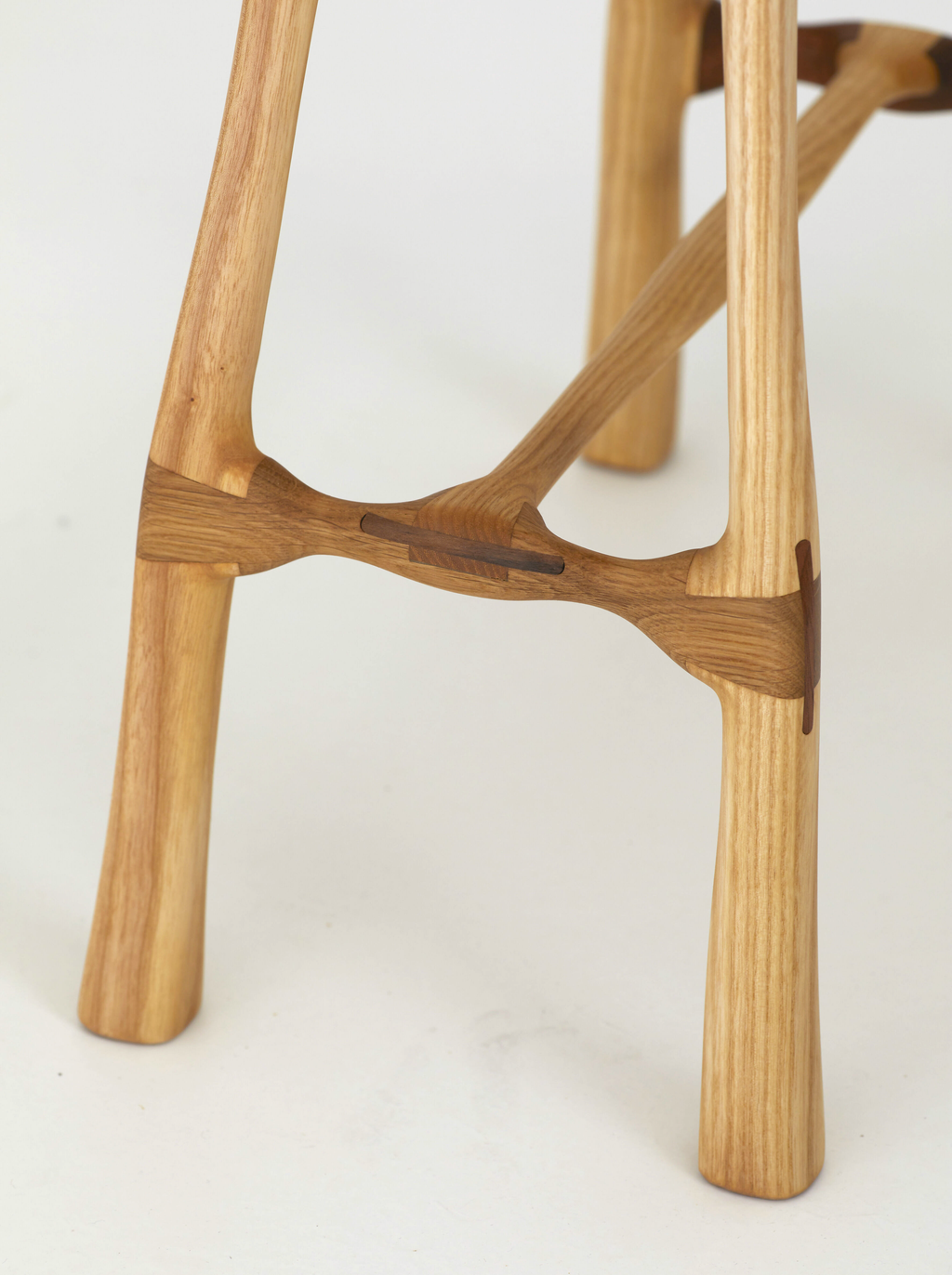 Tabouret artisanal en bois massif