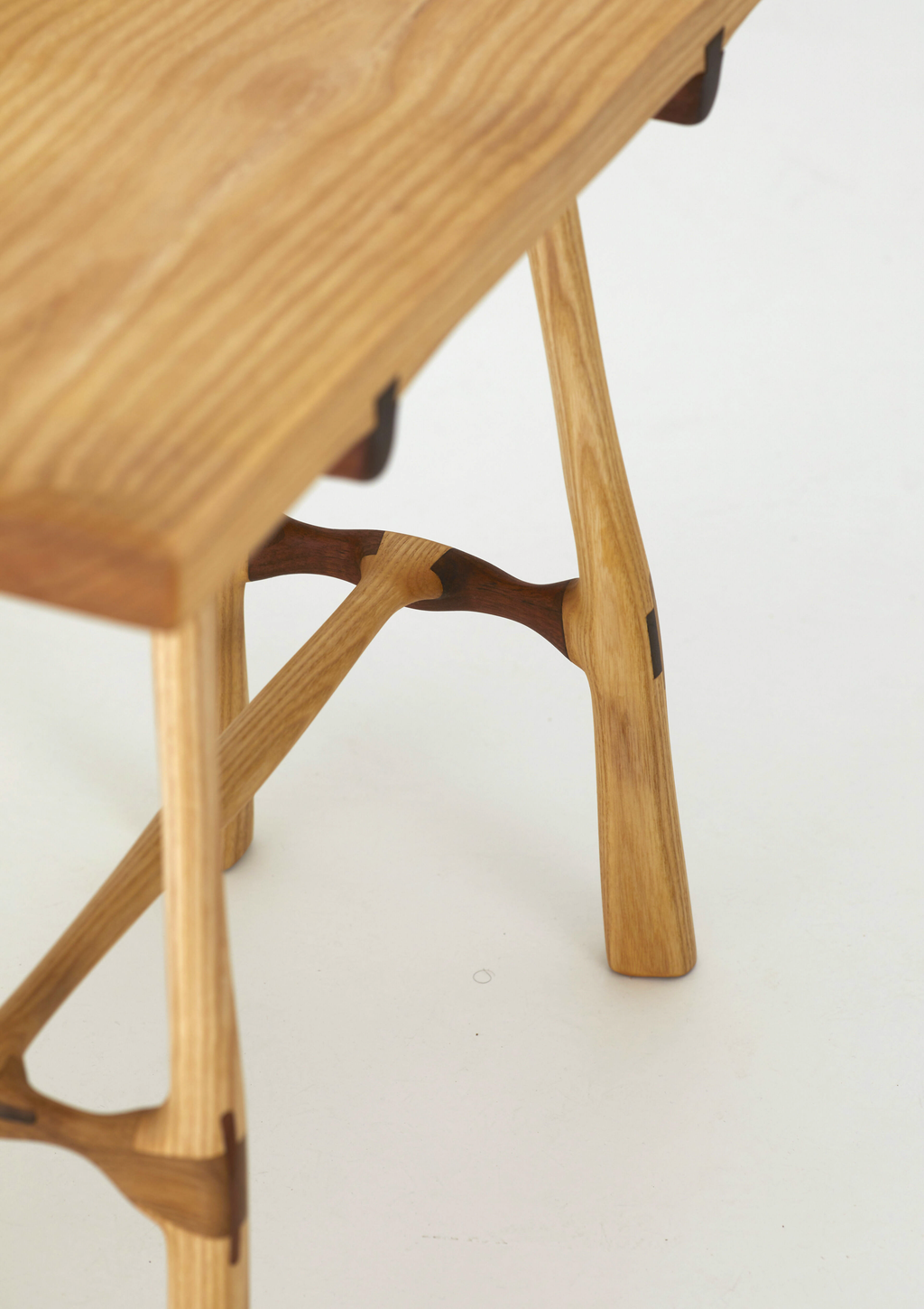 Tabouret artisanal en bois massif
