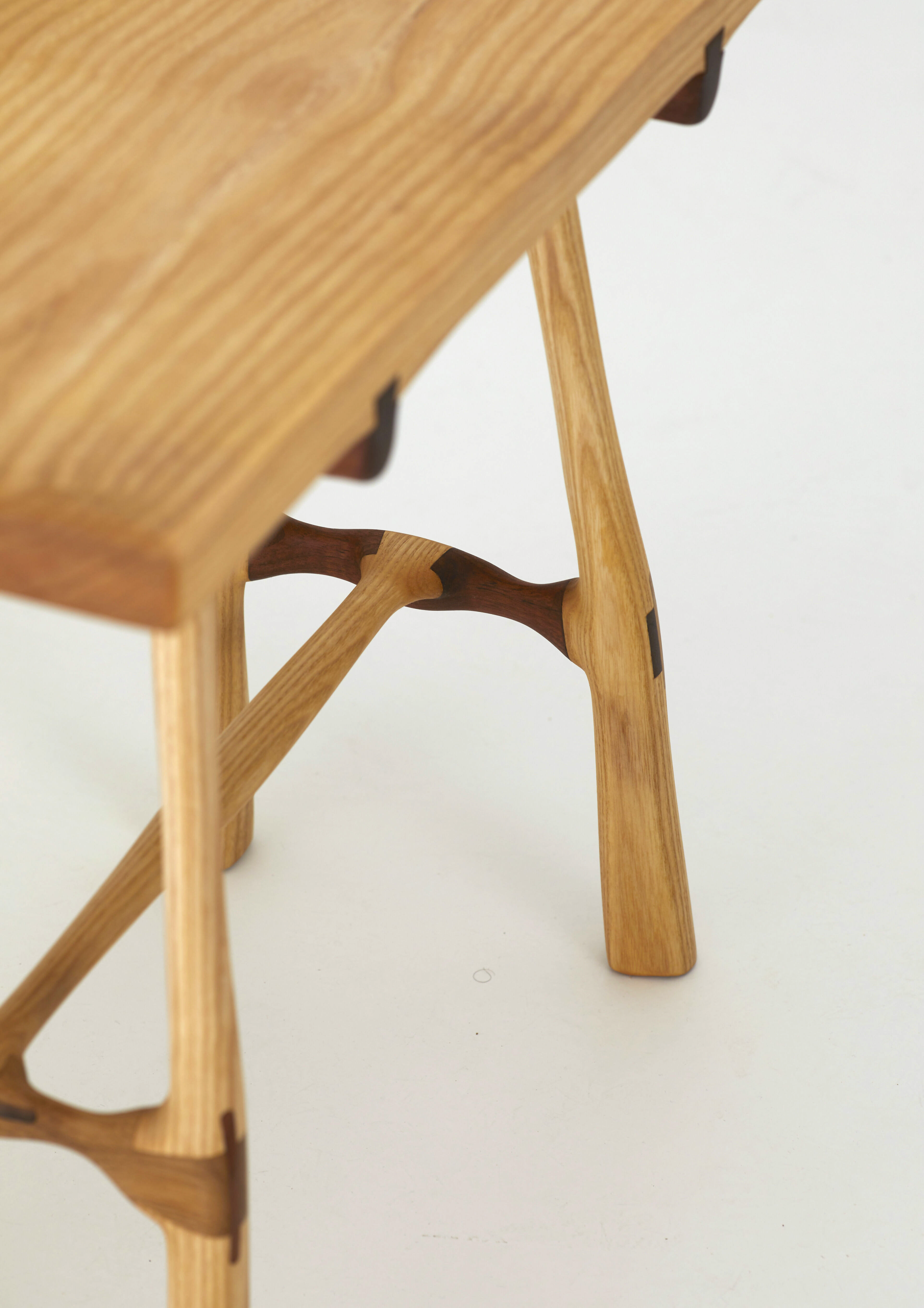 Tabouret artisanal en bois massif