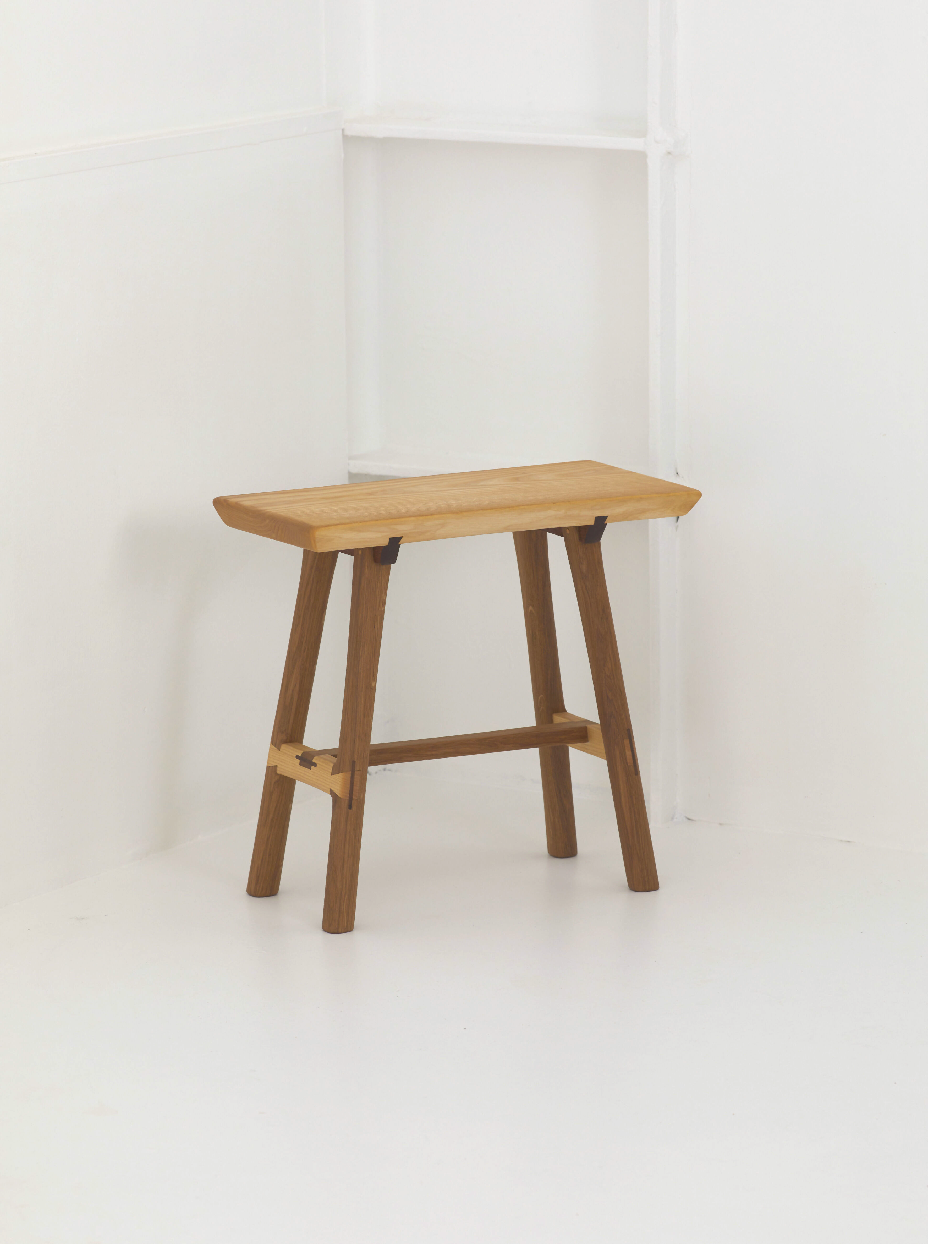 Tabouret en bois massif