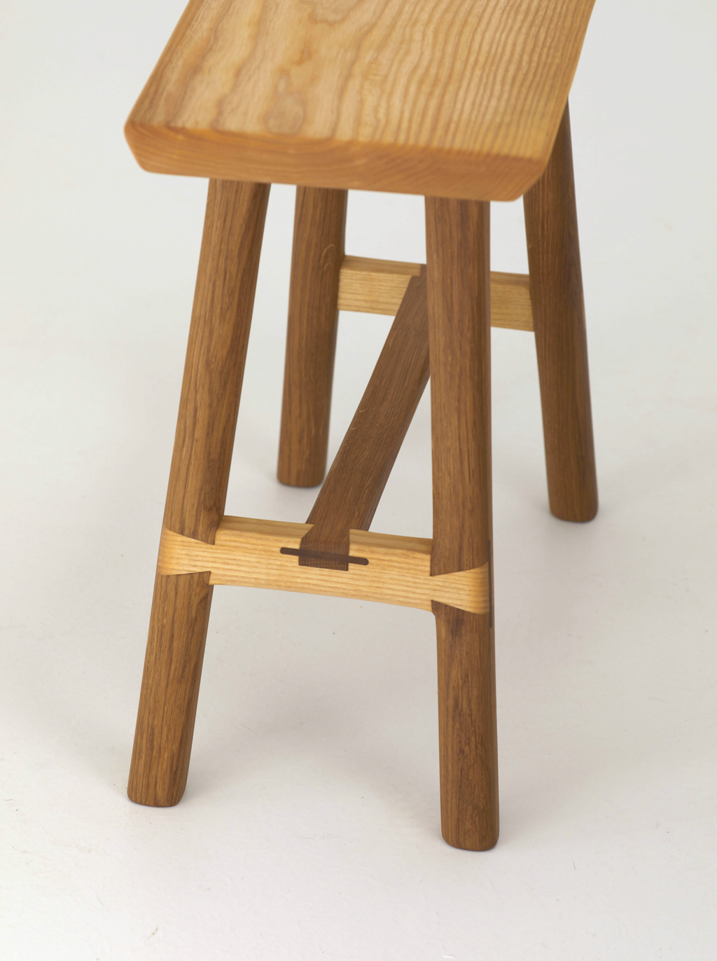Tabouret en bois massif