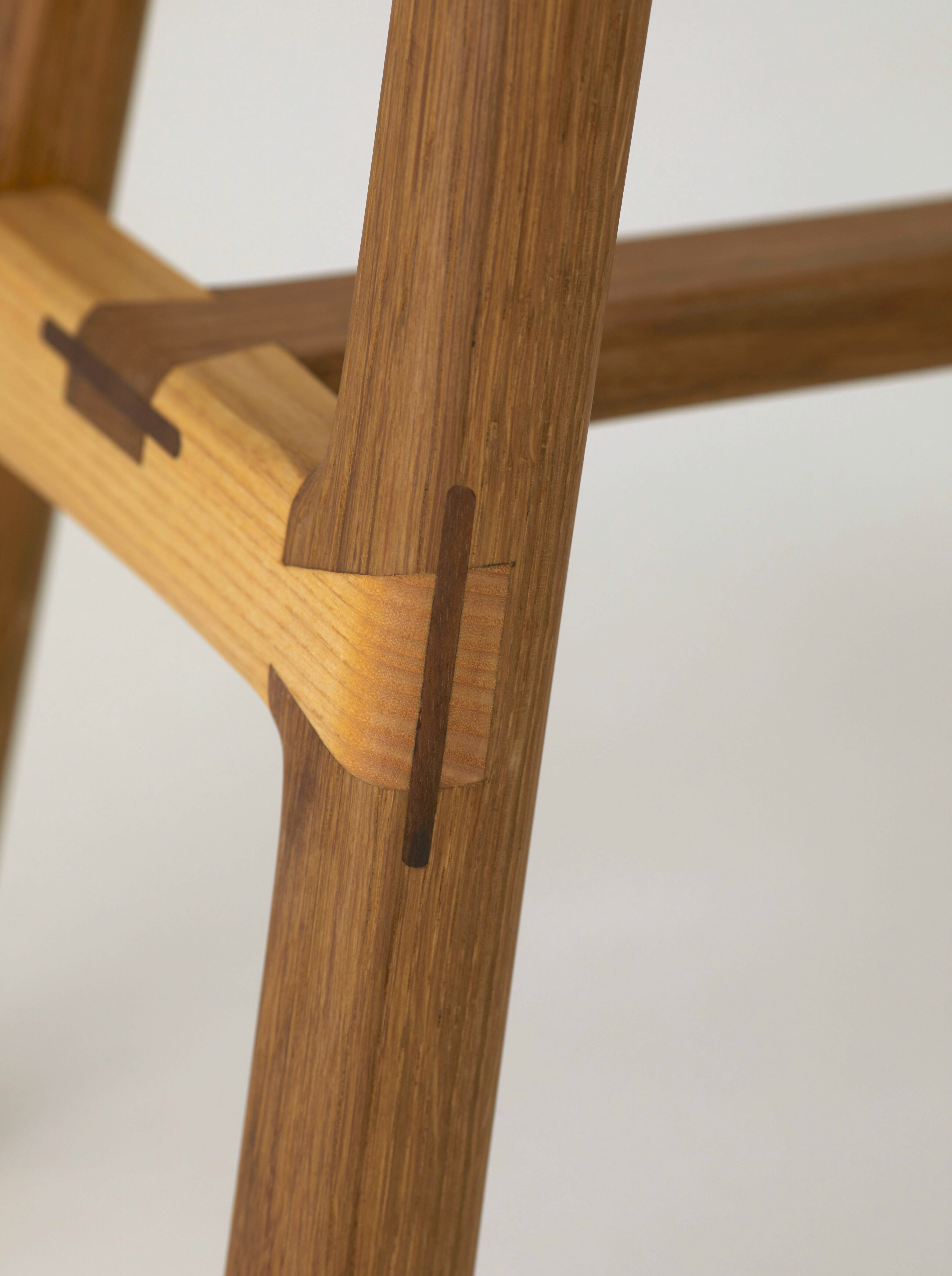 Tabouret en bois massif