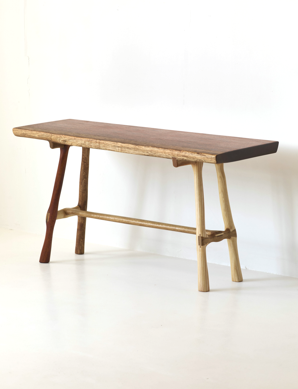 Banc artisanal style japandi/minimaliste