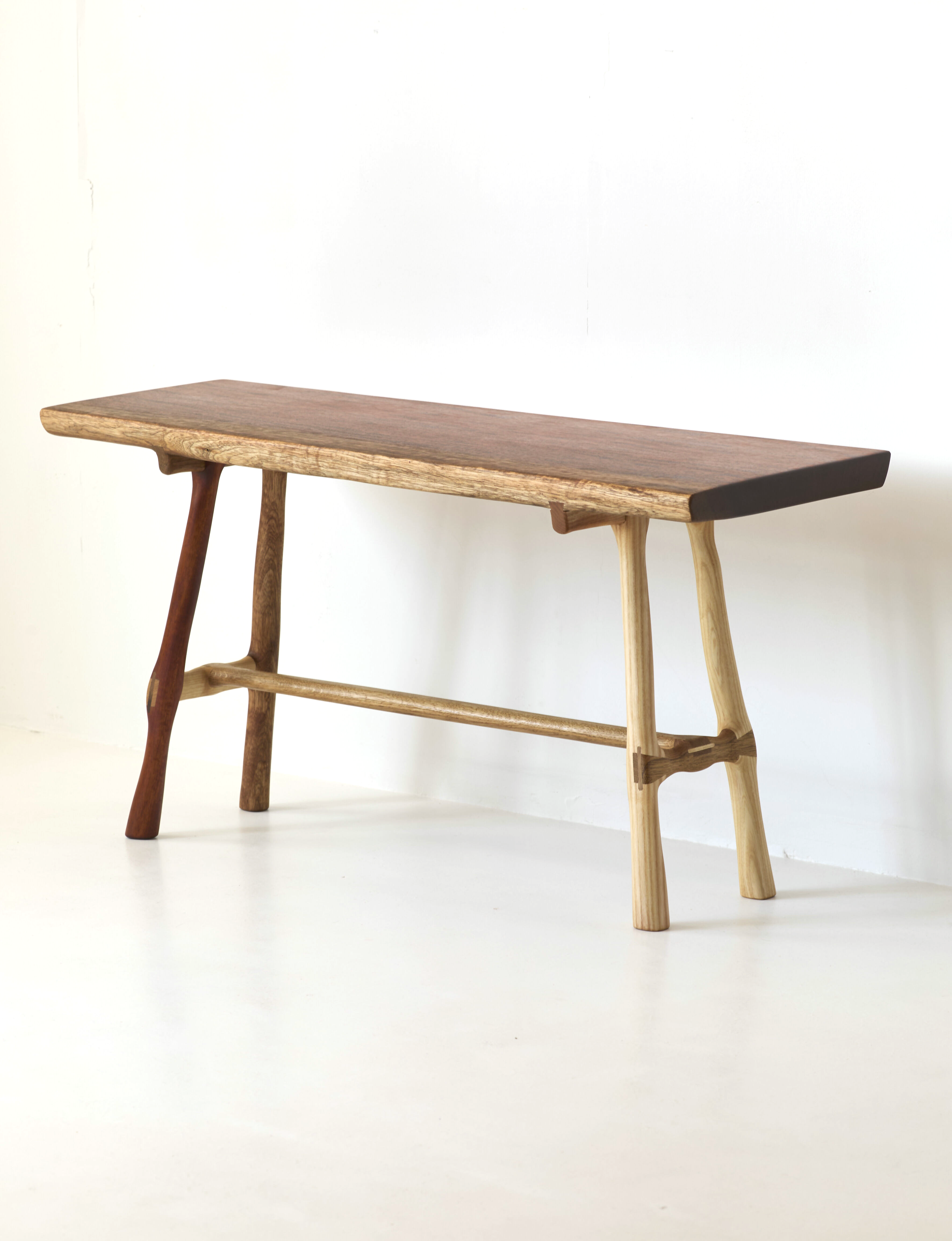 Banc artisanal style japandi/minimaliste