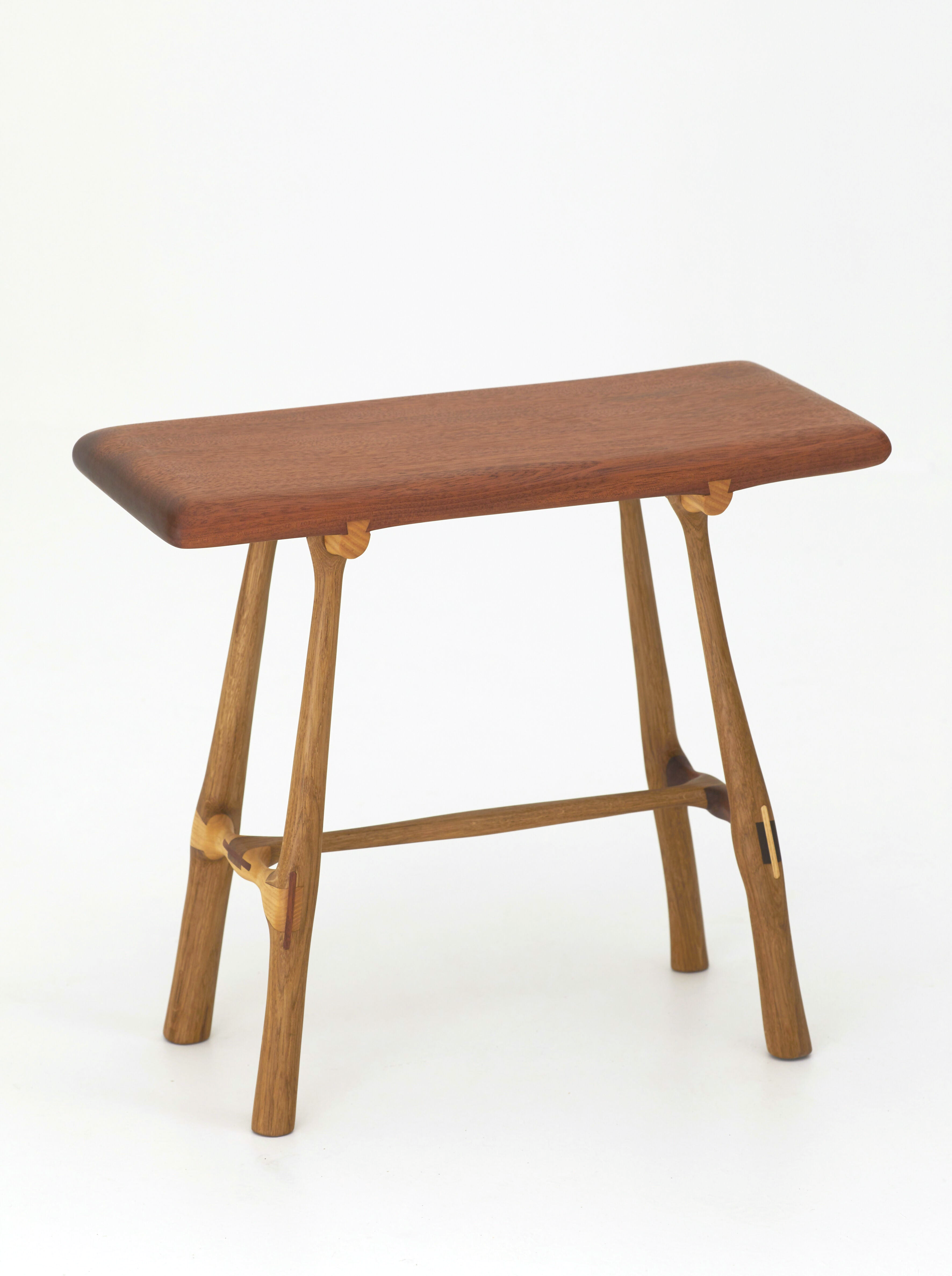 Tabouret 07/16 chêne galbé