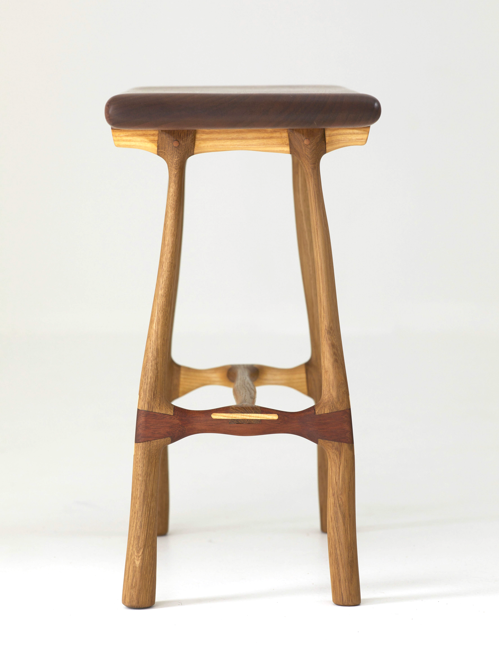Tabouret 07/16 chêne galbé