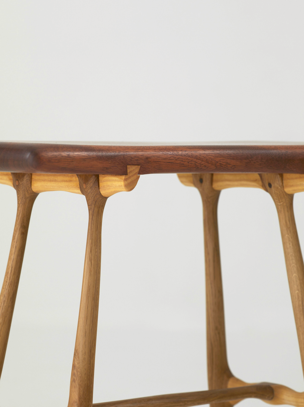 Tabouret 07/16 chêne galbé