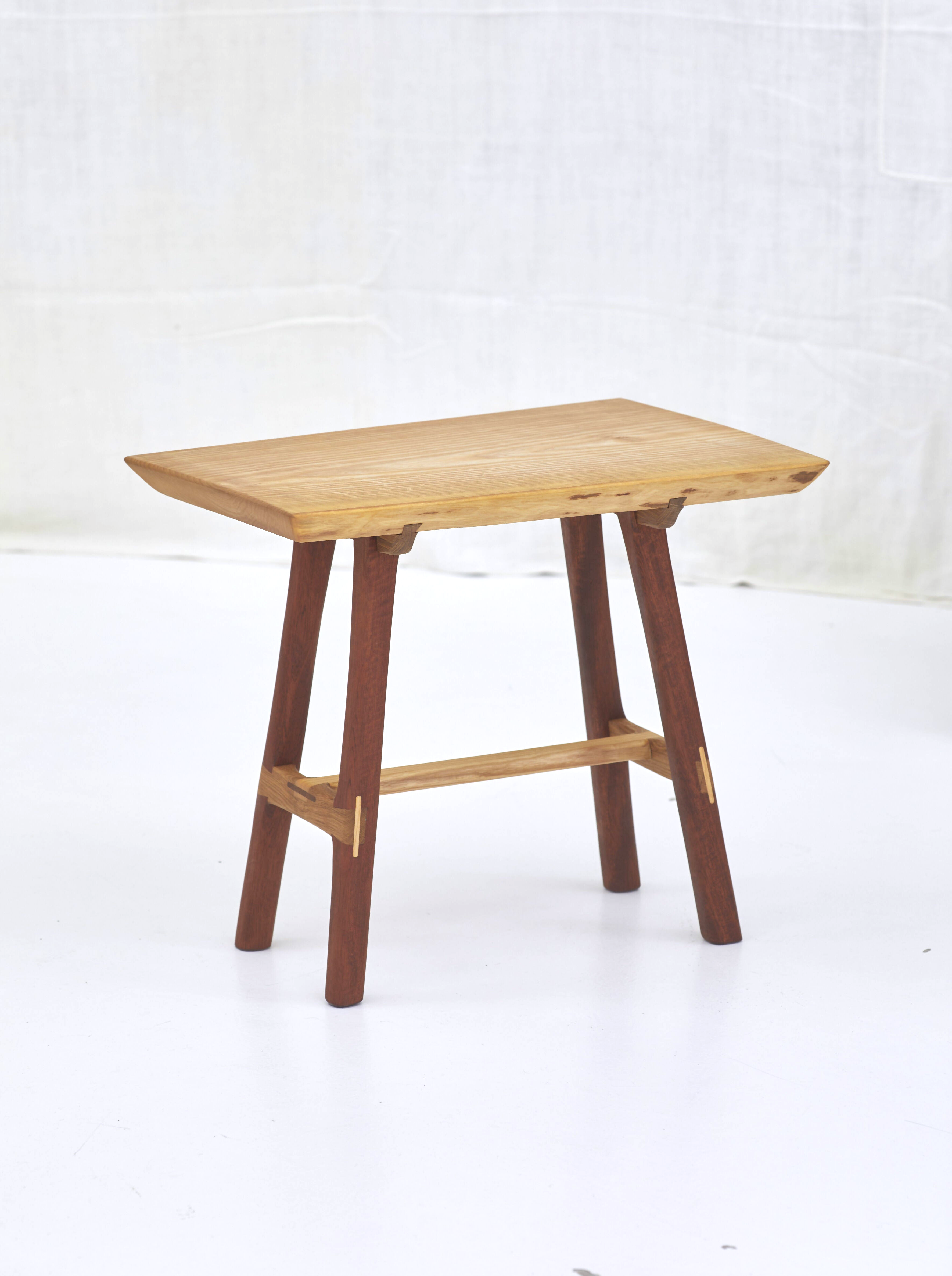 Tabouret 25/08 table d'appoint