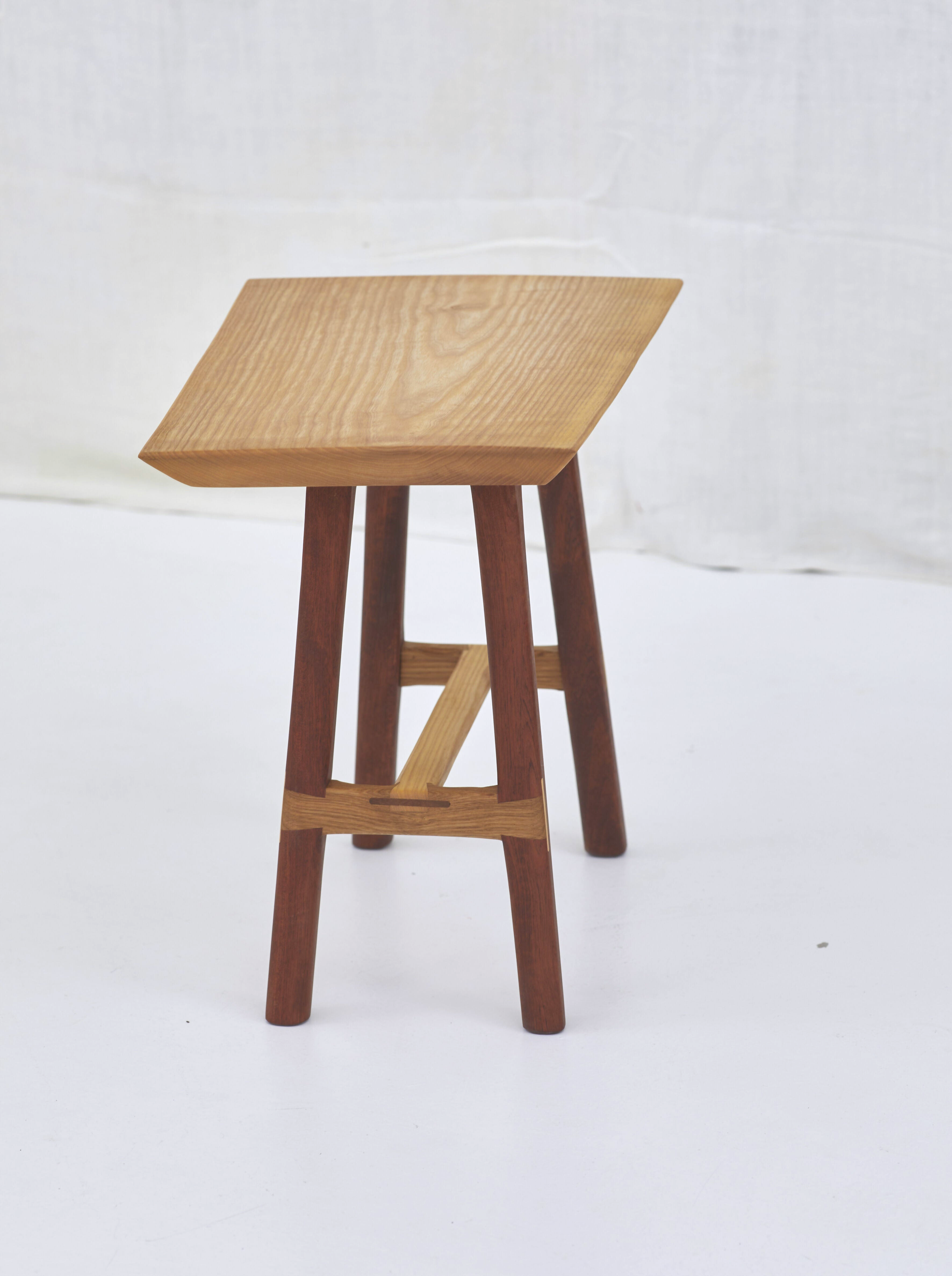 Tabouret 25/08 table d'appoint