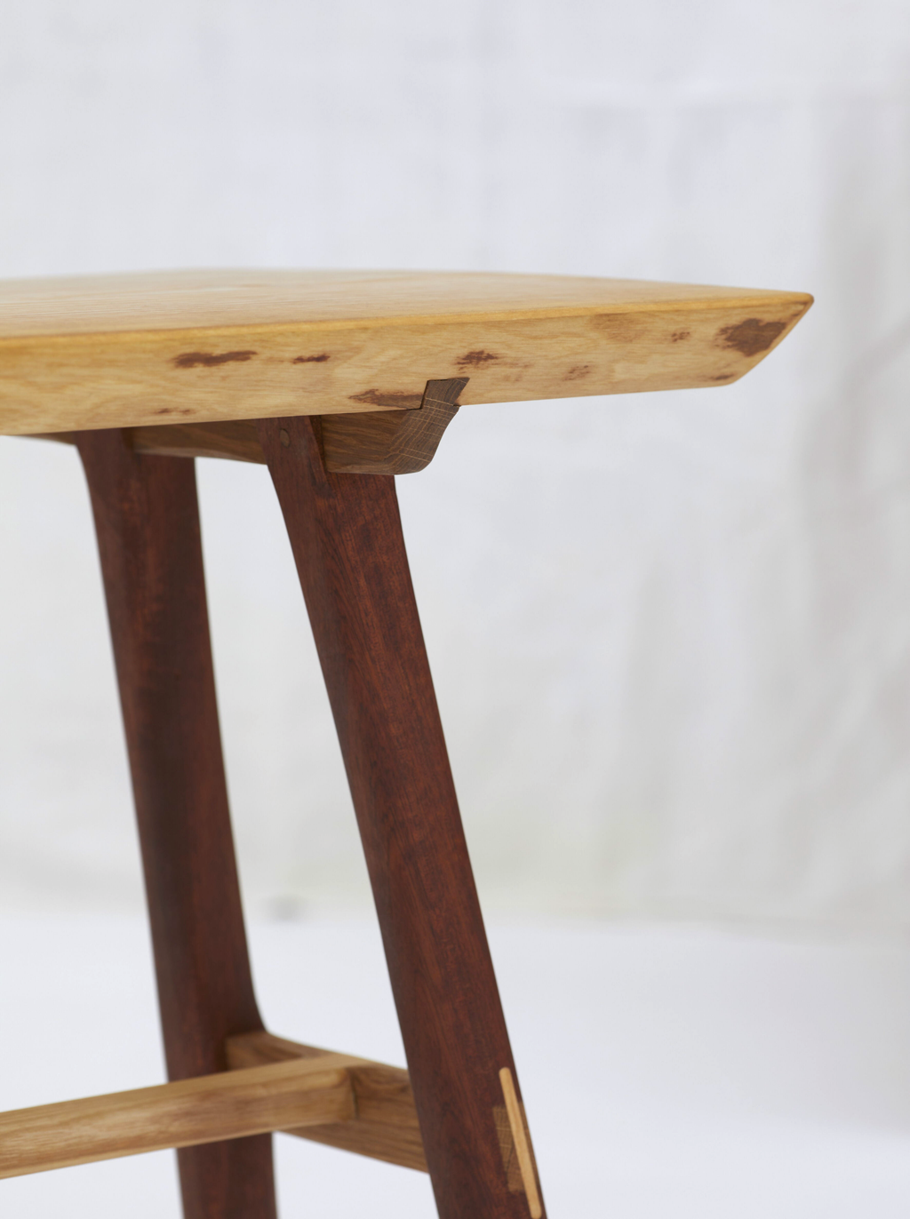 Tabouret 25/08 table d'appoint