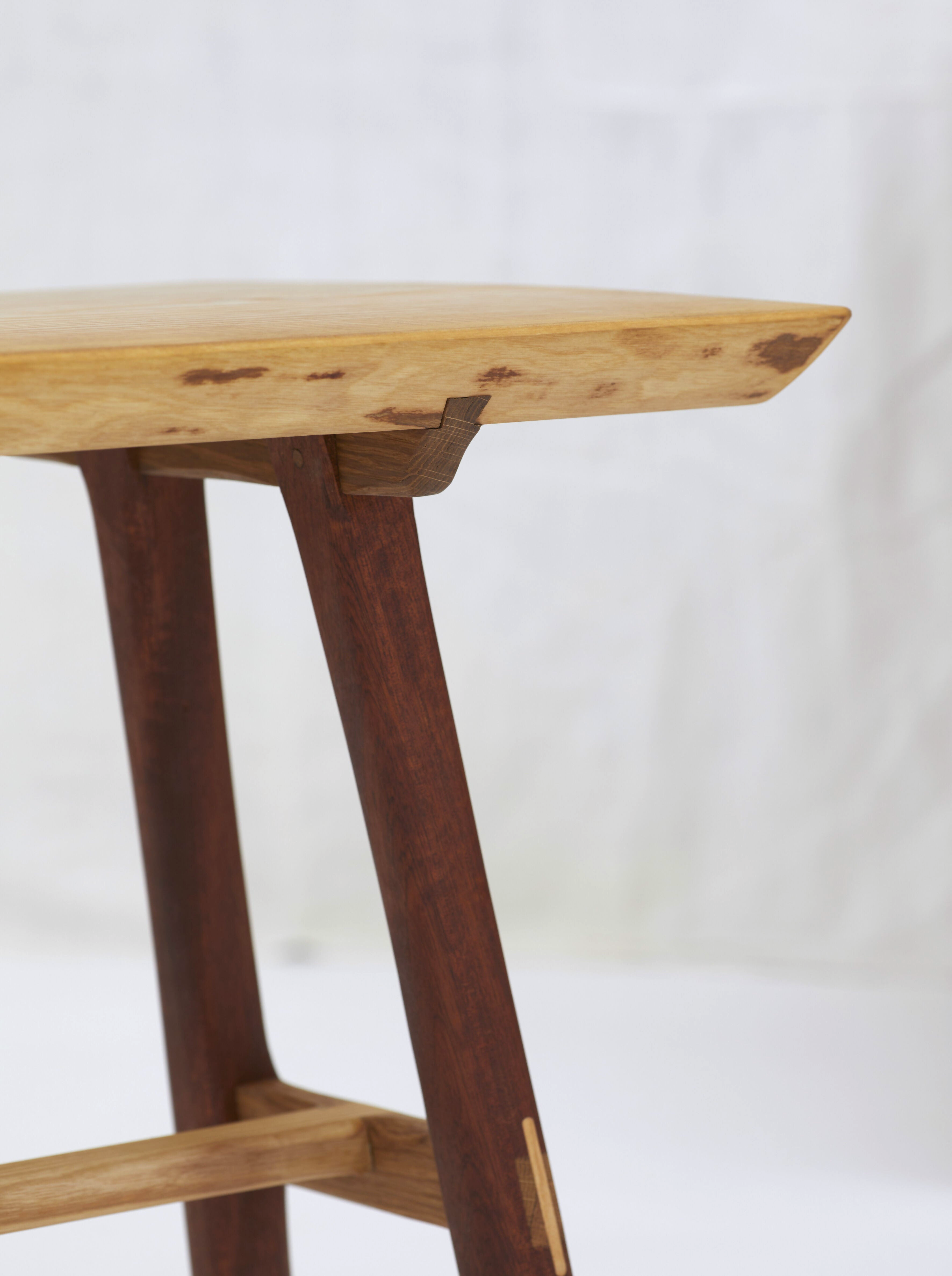 Tabouret 25/08 table d'appoint